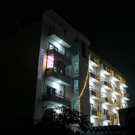 Townhouse Navneeta Grand Hotel Kakarmatha Luaran gambar
