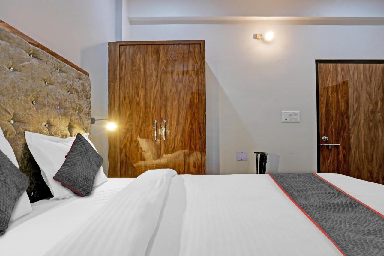 Townhouse Navneeta Grand Hotel Kakarmatha Luaran gambar