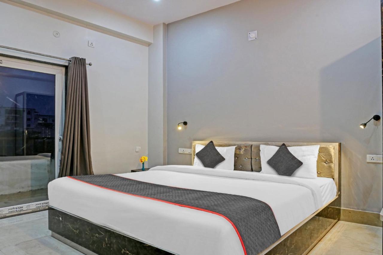 Townhouse Navneeta Grand Hotel Kakarmatha Luaran gambar