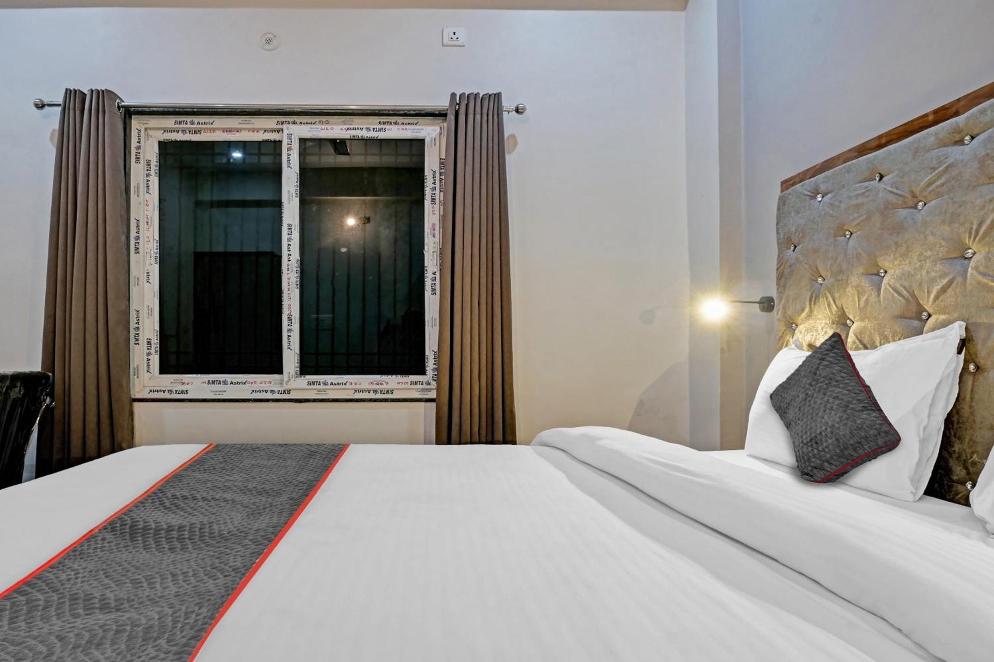 Townhouse Navneeta Grand Hotel Kakarmatha Luaran gambar