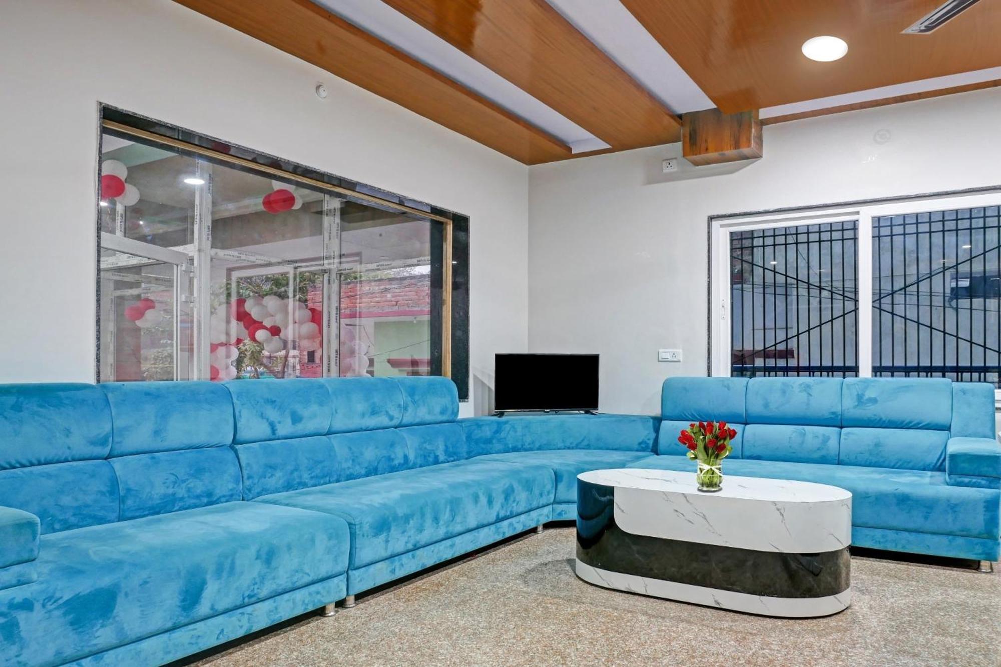 Townhouse Navneeta Grand Hotel Kakarmatha Luaran gambar