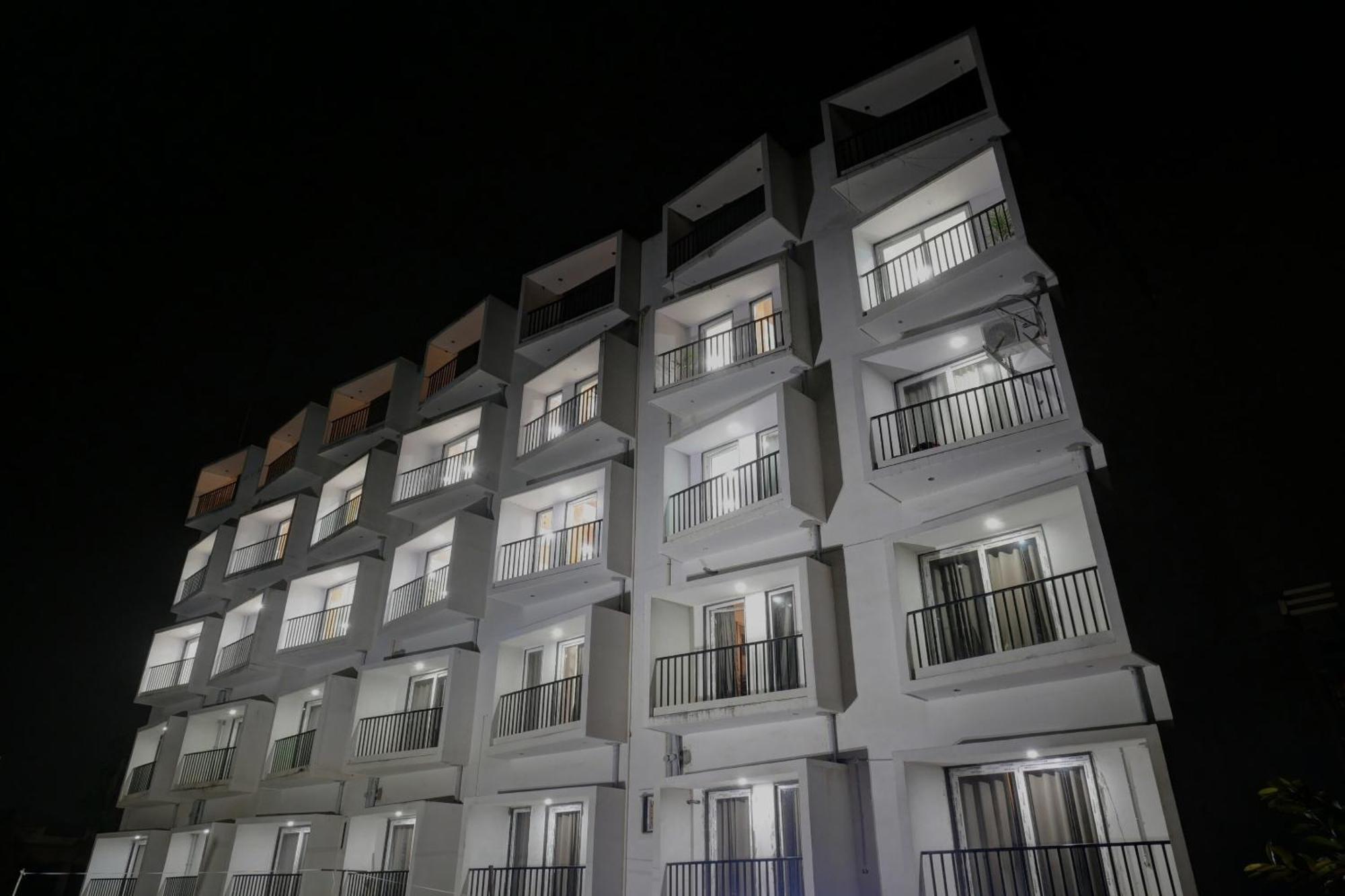 Townhouse Navneeta Grand Hotel Kakarmatha Luaran gambar